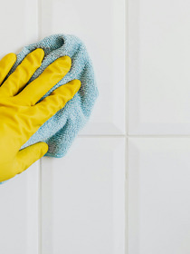 Schimmel op de muur: herkennen, veilig aanpakken en blijvend voorkomen