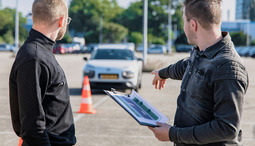 Als Belg in Nederland je rijbewijs halen? Zo vind je de juiste rijschool